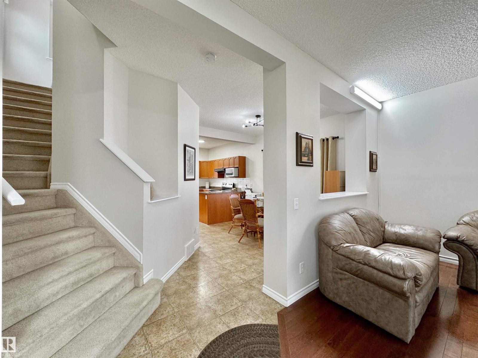 Photo 19 of 16112 43 St Nw, Edmonton AB