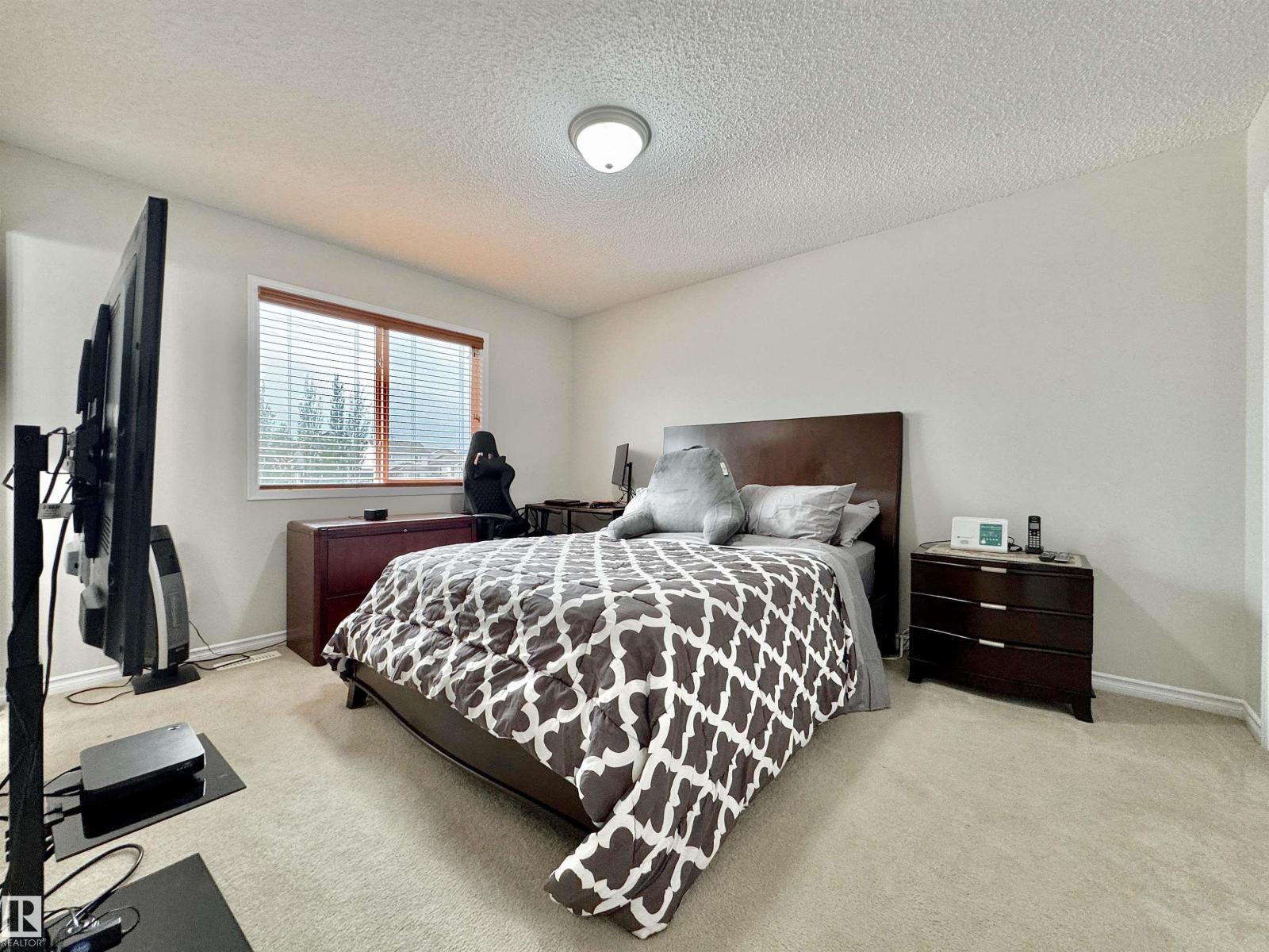 Photo 22 of 16112 43 St Nw, Edmonton AB