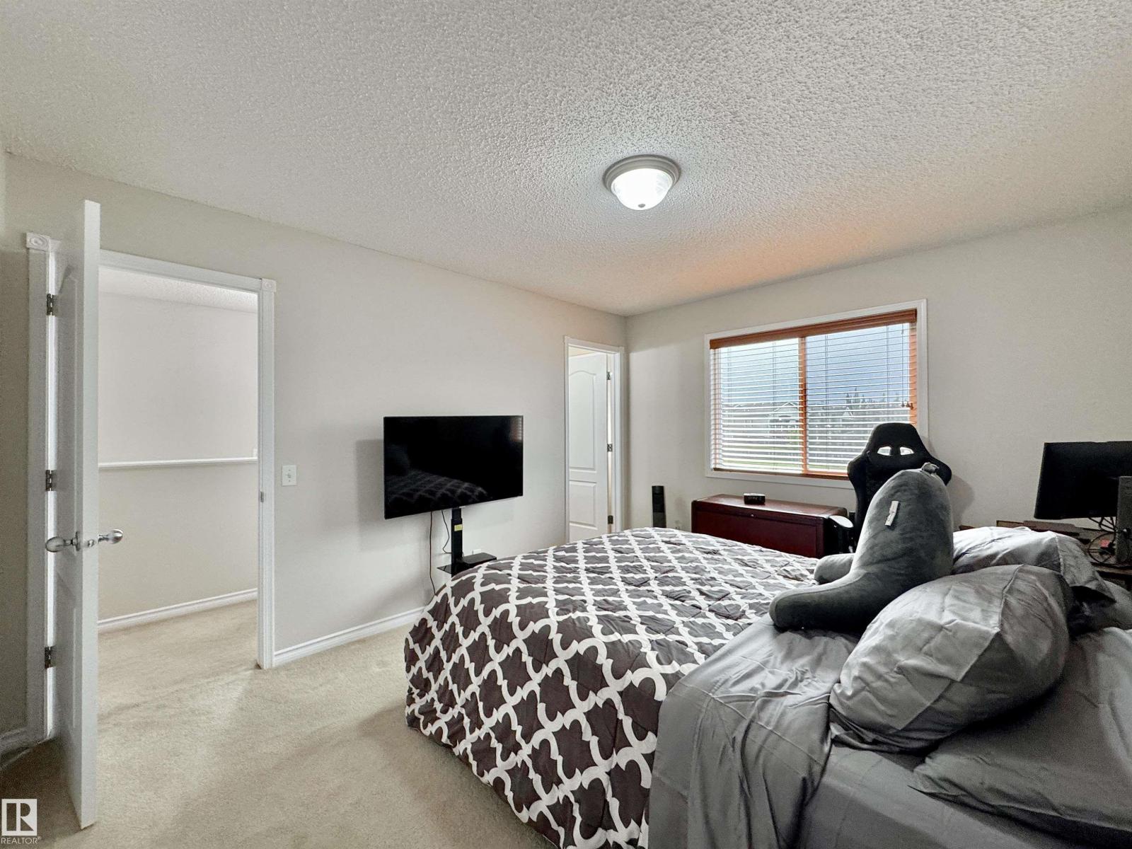 Photo 23 of 16112 43 St Nw, Edmonton AB