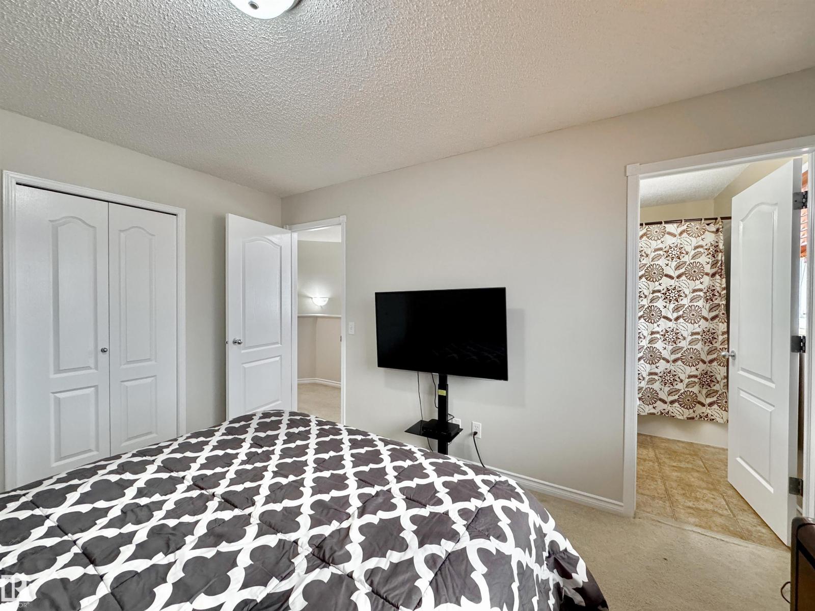 Photo 25 of 16112 43 St Nw, Edmonton AB