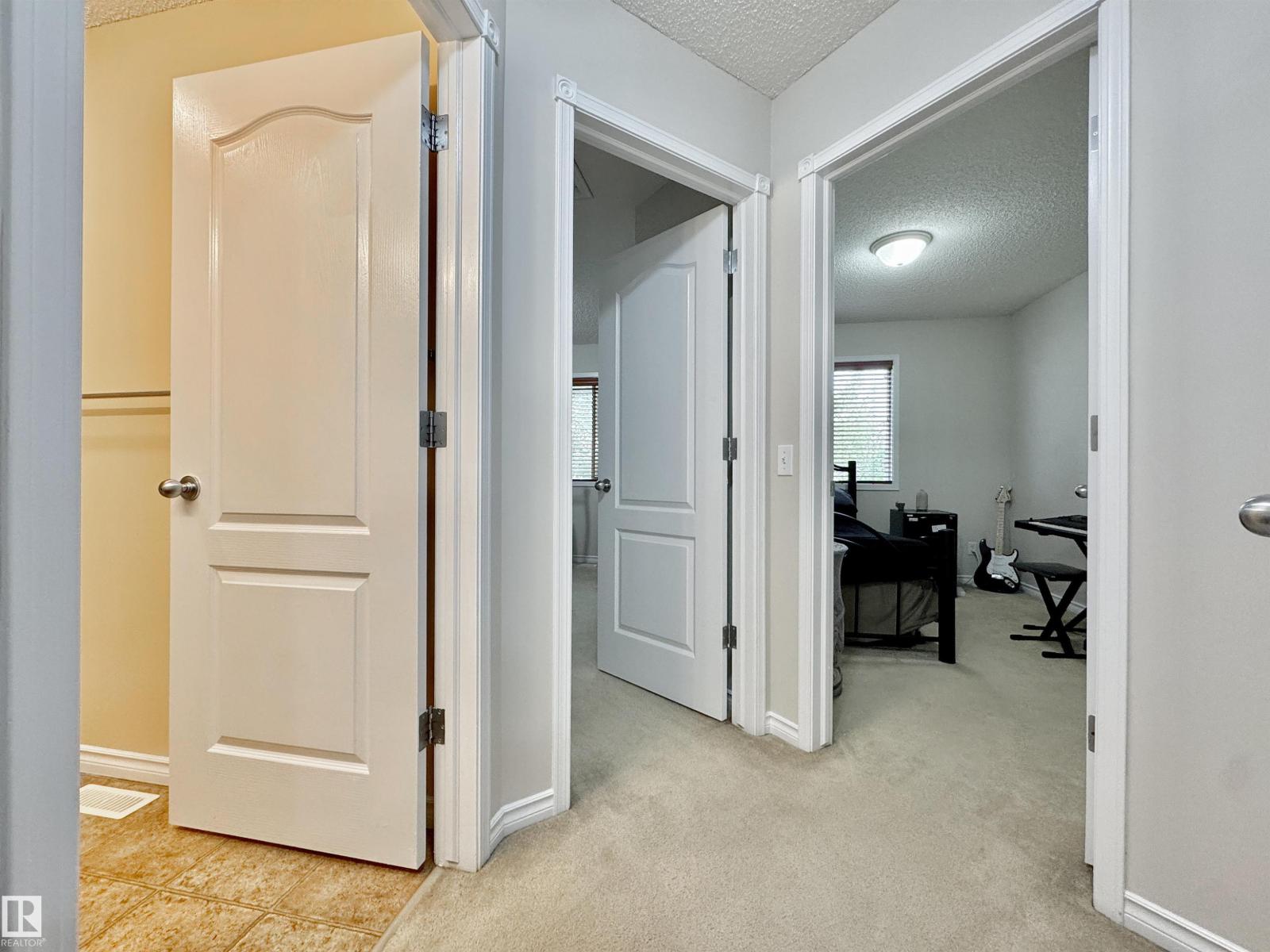 Photo 27 of 16112 43 St Nw, Edmonton AB