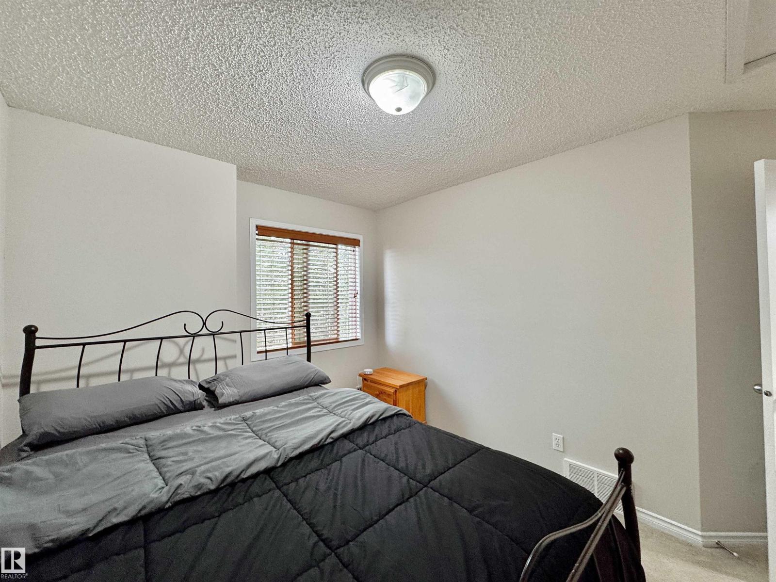 Photo 29 of 16112 43 St Nw, Edmonton AB