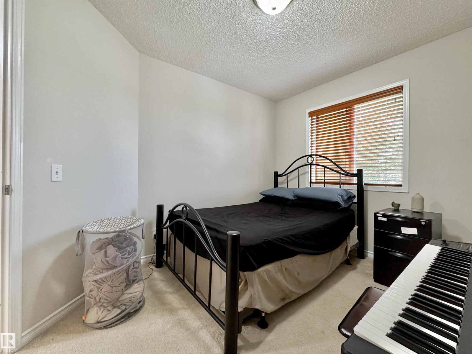 Photo 32 of 16112 43 St Nw, Edmonton AB