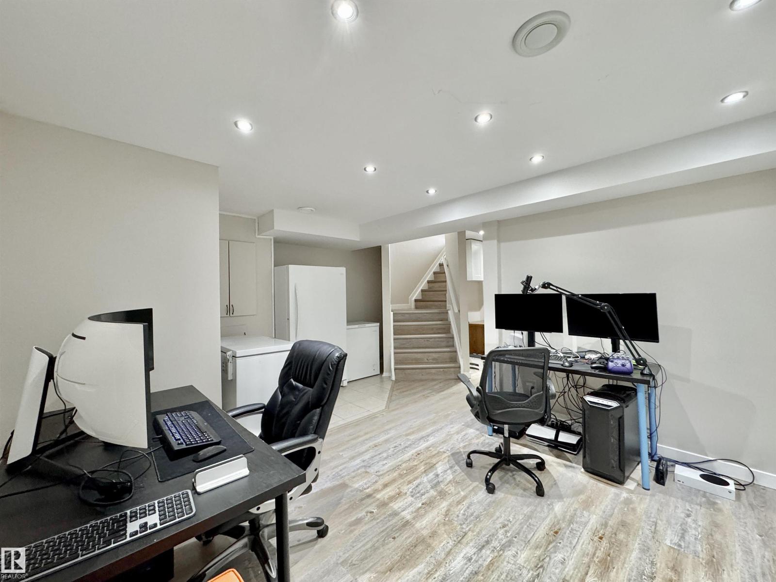 Photo 38 of 16112 43 St Nw, Edmonton AB