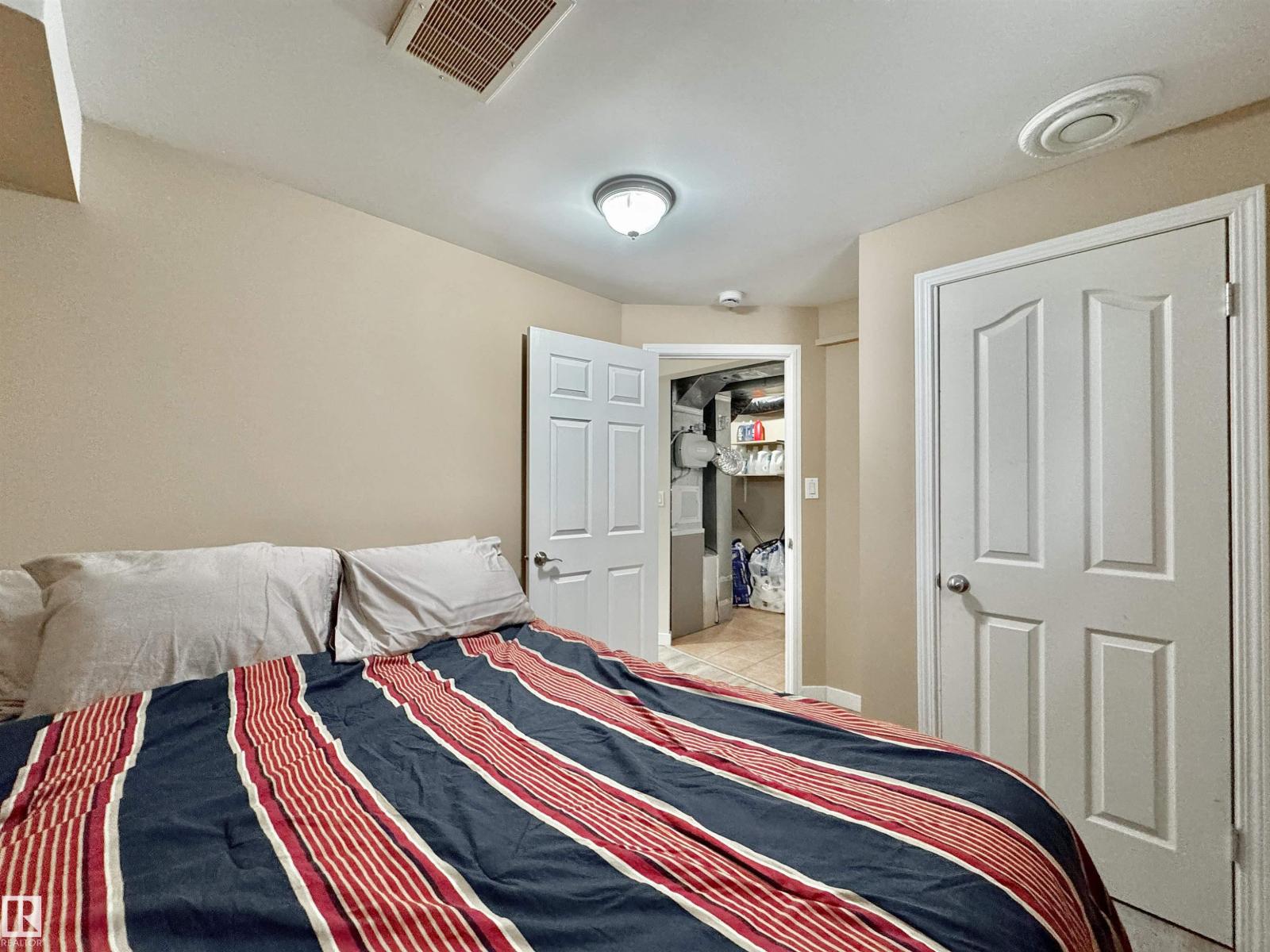Photo 39 of 16112 43 St Nw, Edmonton AB