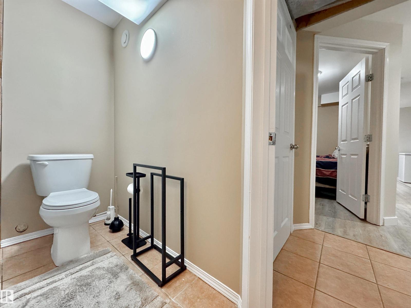 Photo 41 of 16112 43 St Nw, Edmonton AB