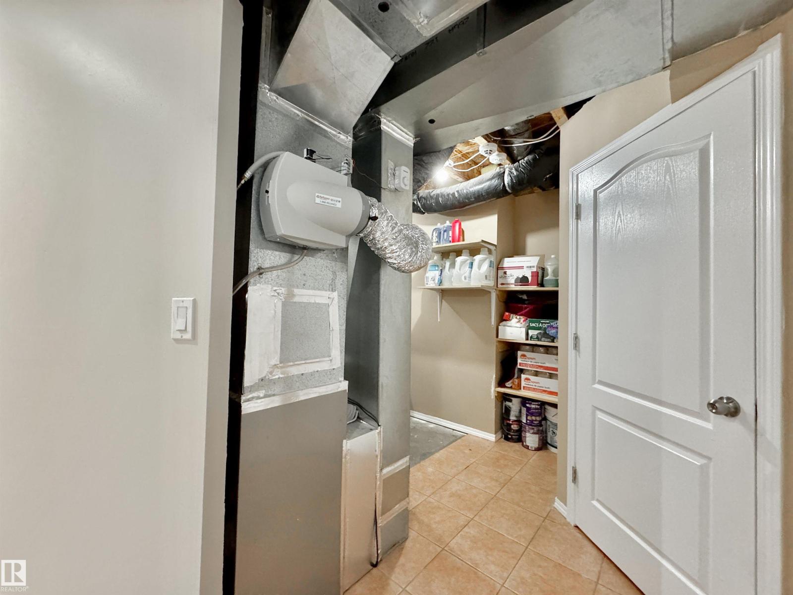 Photo 42 of 16112 43 St Nw, Edmonton AB