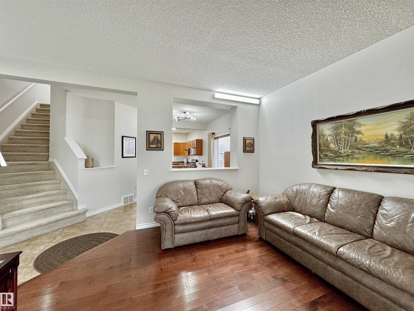 Photo 6 of 16112 43 St Nw, Edmonton AB