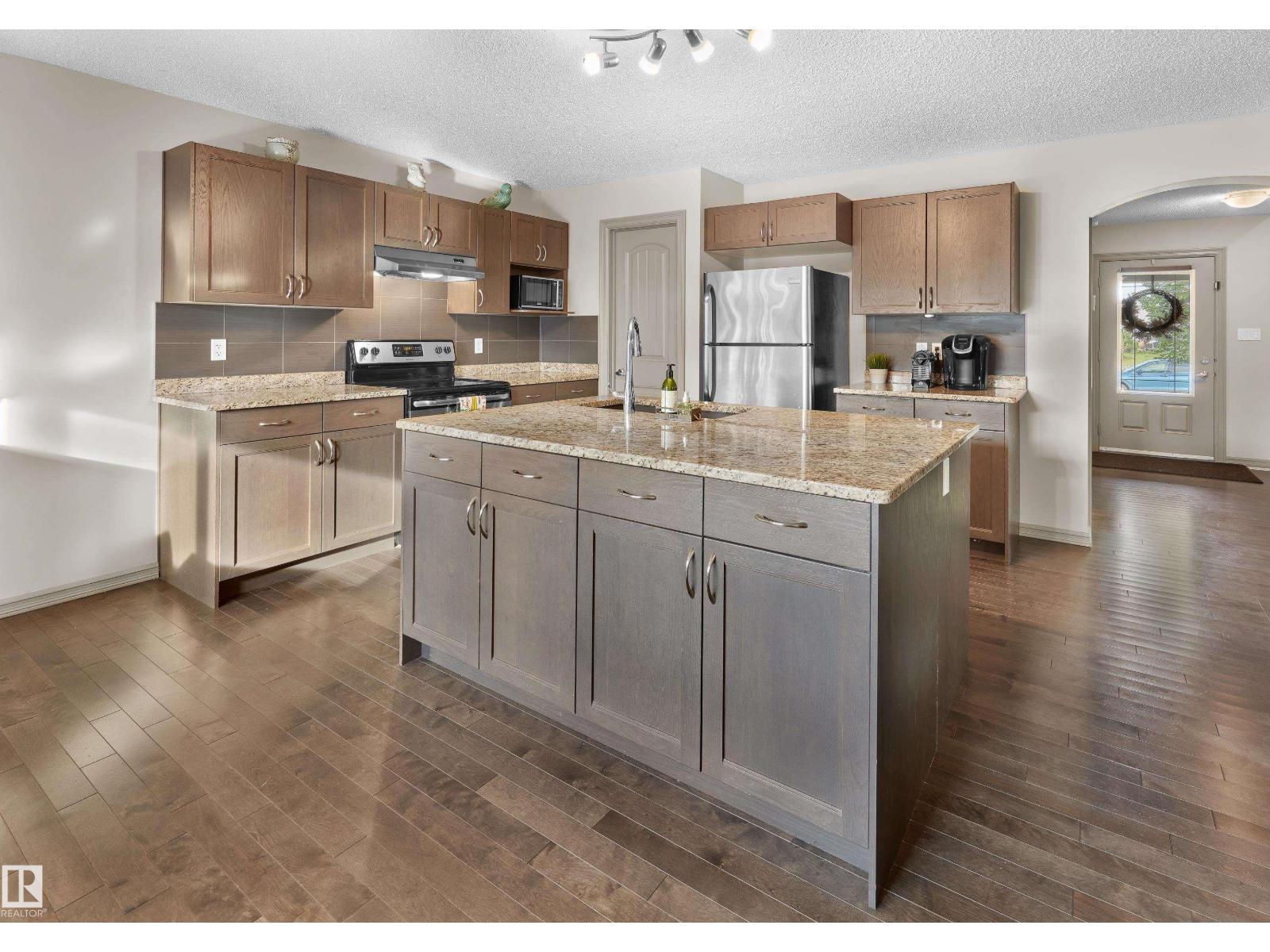 Photo 2 of 2114 Glenridding Wy Sw Sw, Edmonton AB