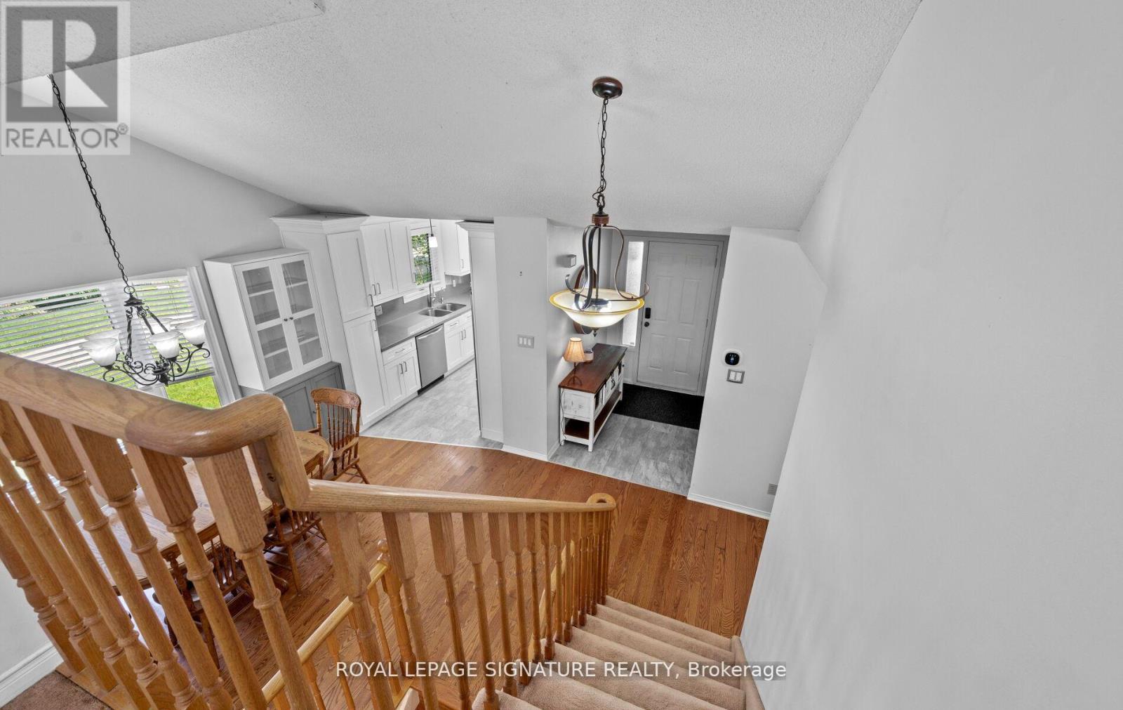 Photo 18 of 87 Green Briar Road, New Tecumseth ON