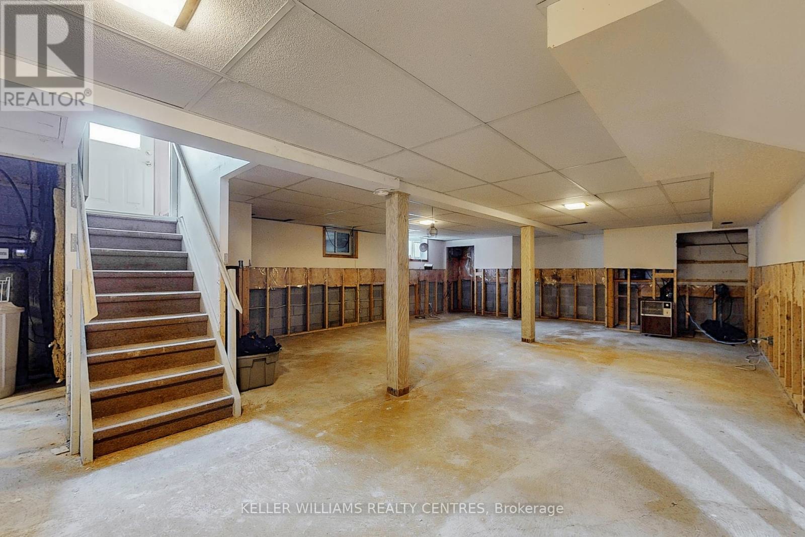 Photo 8 of 19 Adelaide Street, Georgina ON