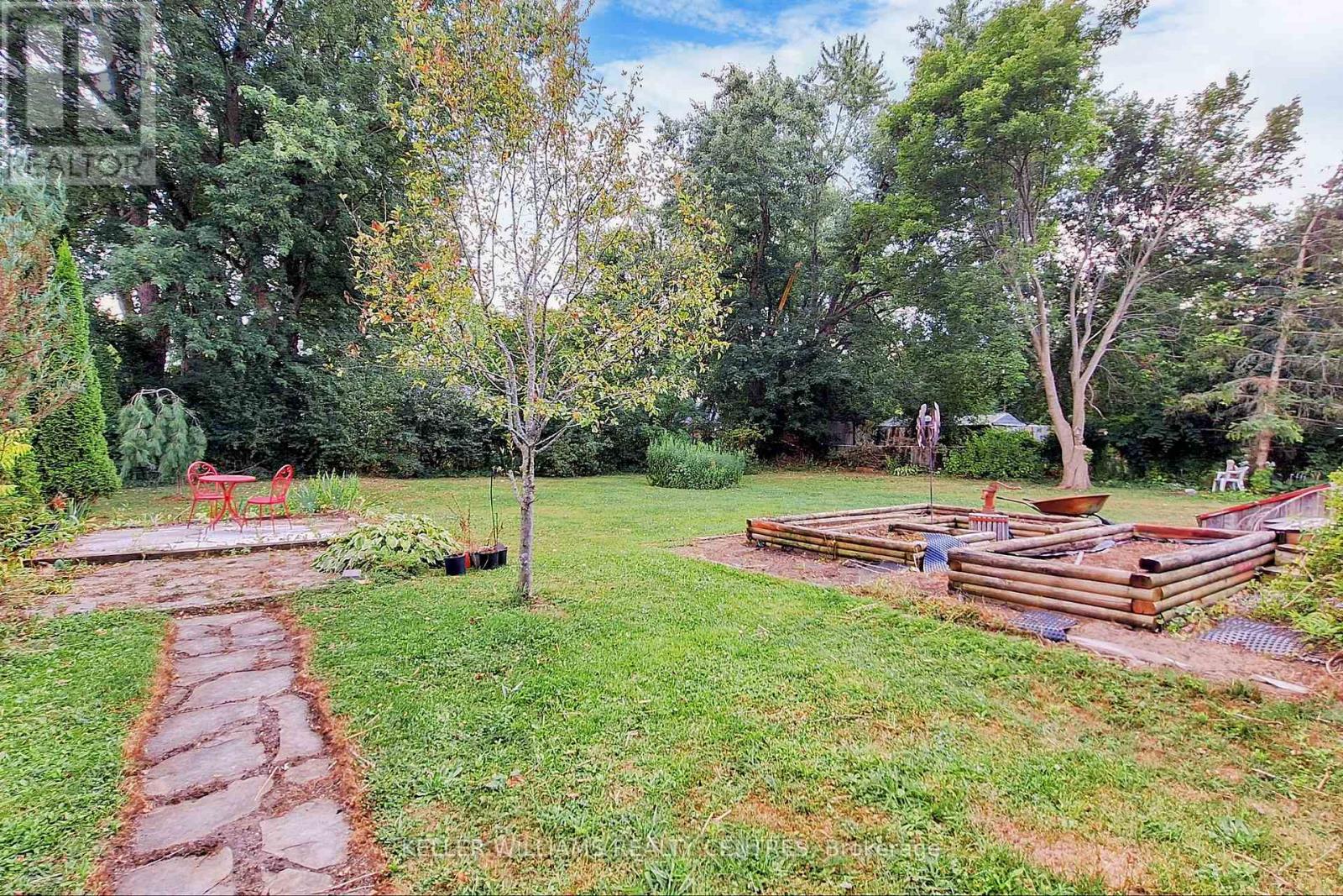 Photo 25 of 19 Adelaide Street, Georgina ON