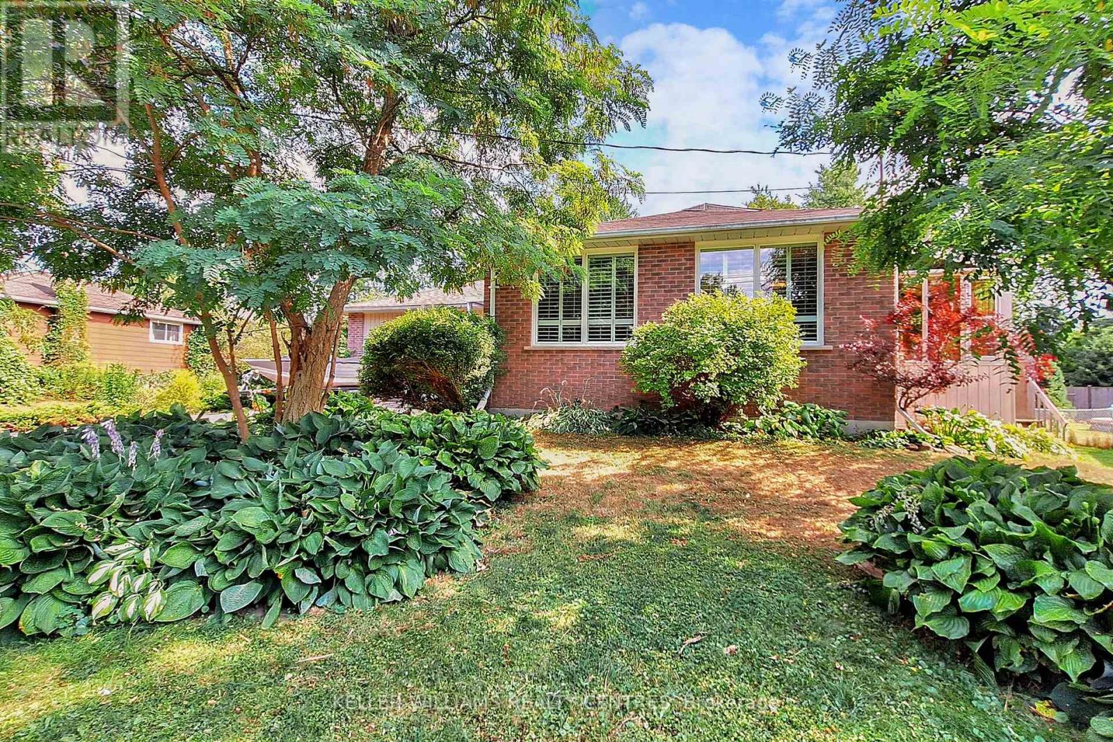 Photo 7 of 19 Adelaide Street, Georgina ON