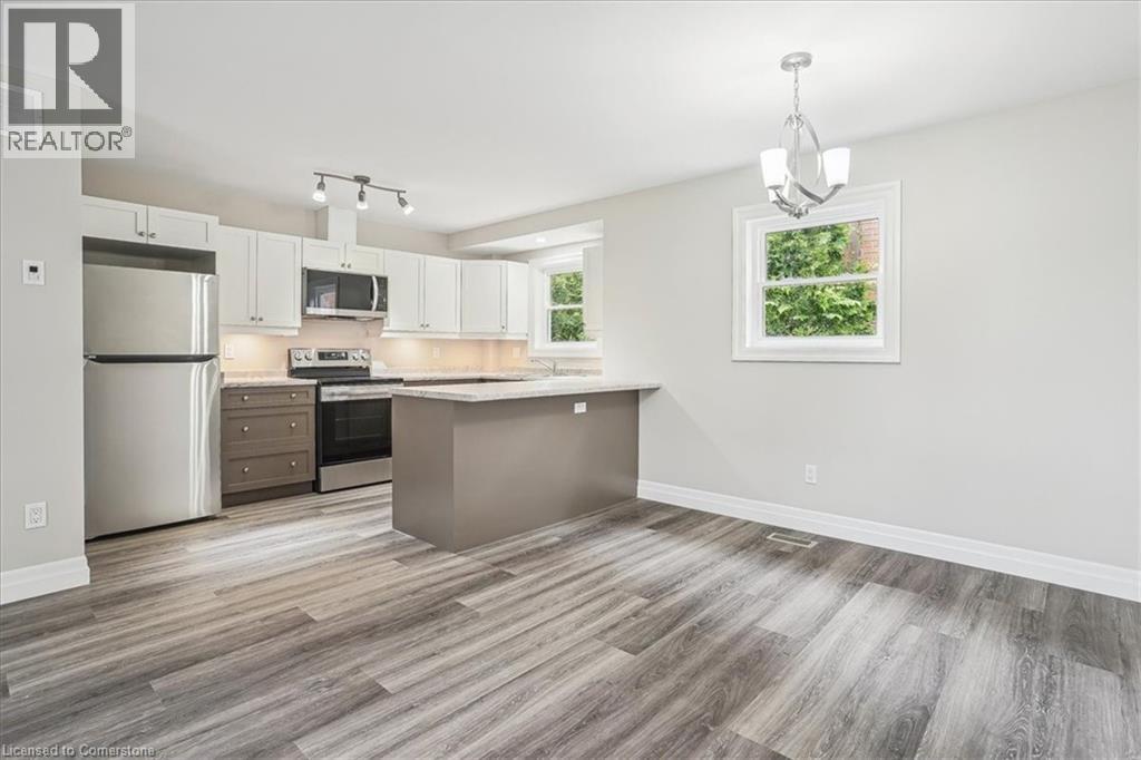Photo 13 of 38 Viewpoint Avenue Unit 2, Hamilton ON