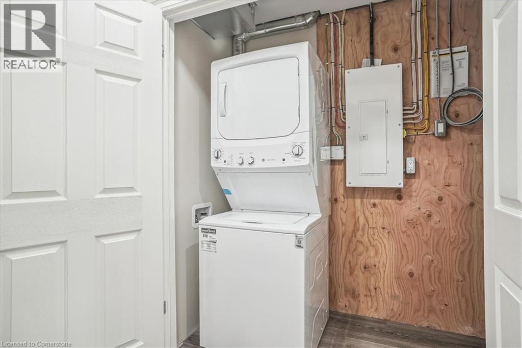 Photo 5 of 38 Viewpoint Avenue Unit 2, Hamilton ON