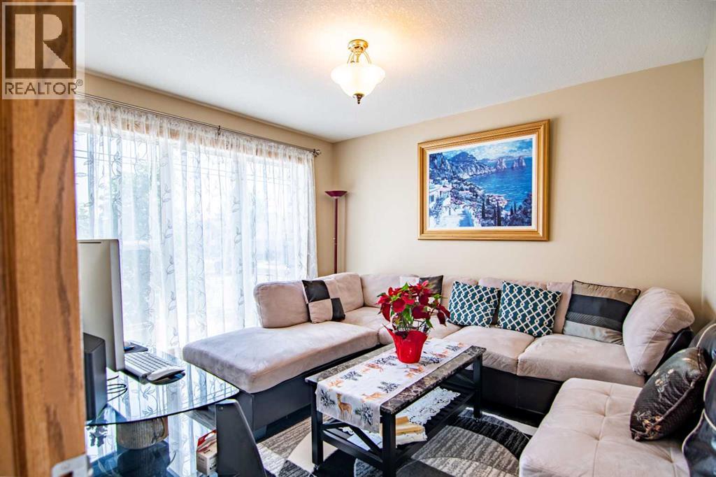 Photo 12 of 4 Isbister Close, Red Deer AB