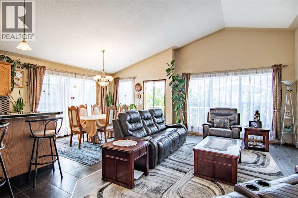 Photo 4 of 4 Isbister Close, Red Deer AB