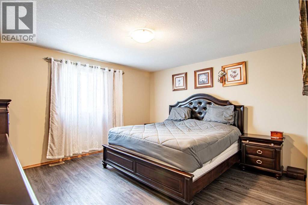 Photo 13 of 4 Isbister Close, Red Deer AB