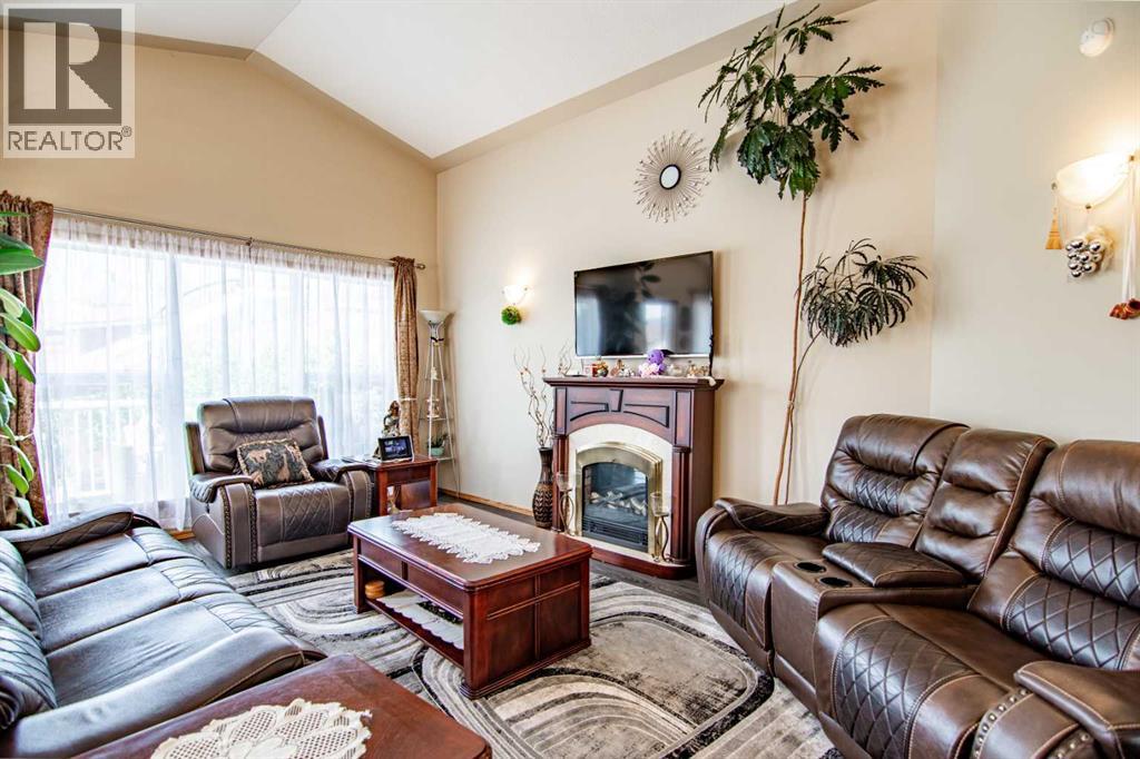 Photo 9 of 4 Isbister Close, Red Deer AB