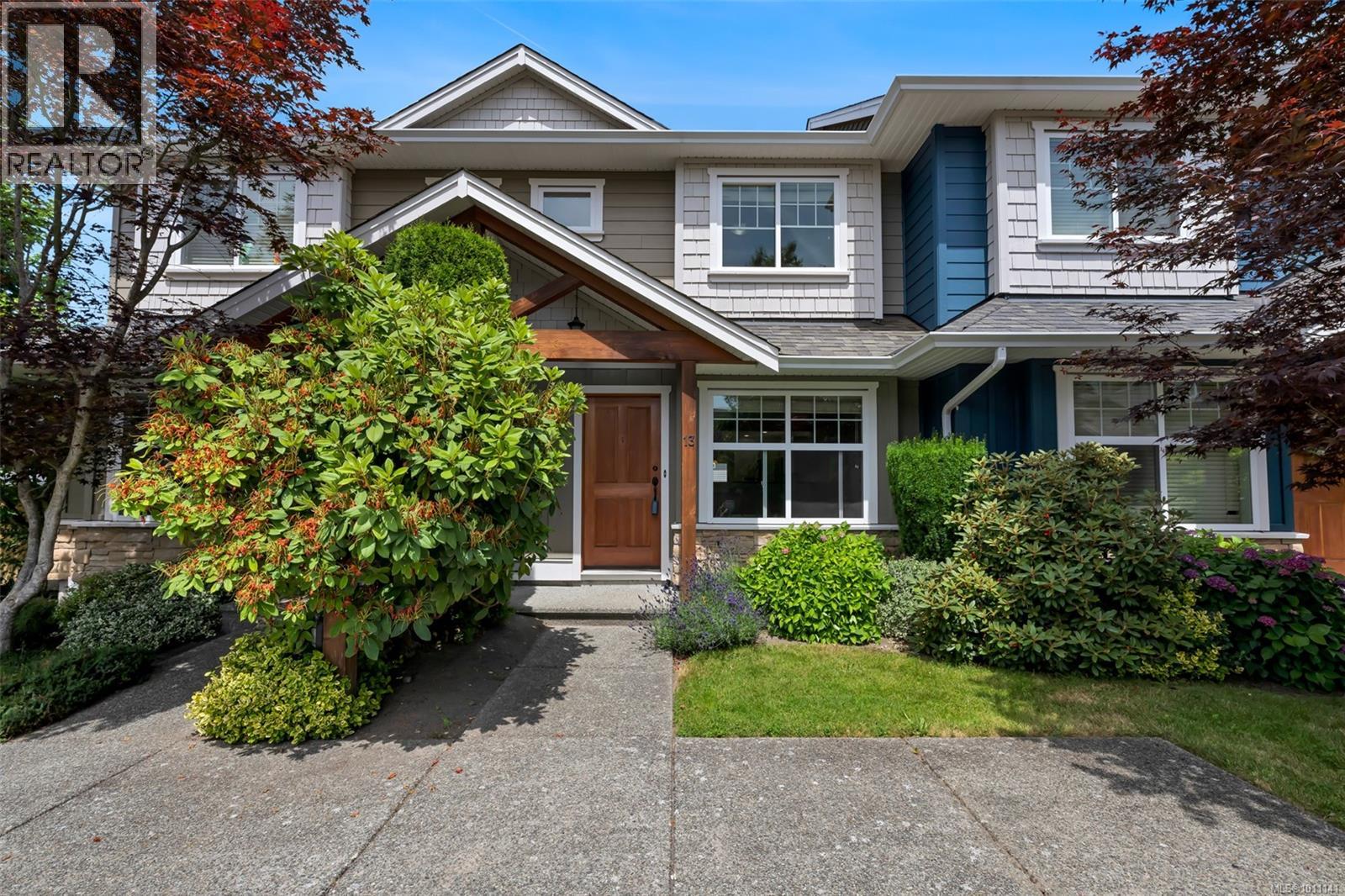 Photo 1 of 13 2529 Alexander St, Duncan BC