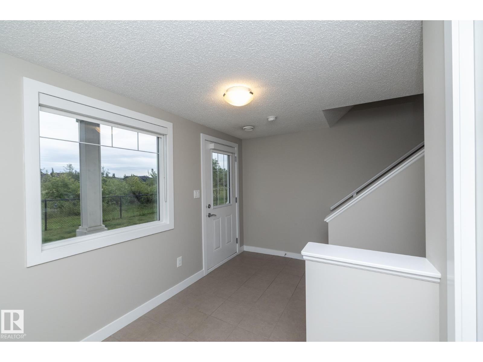 Photo 9 of 22 13139 205 St Nw, Edmonton AB