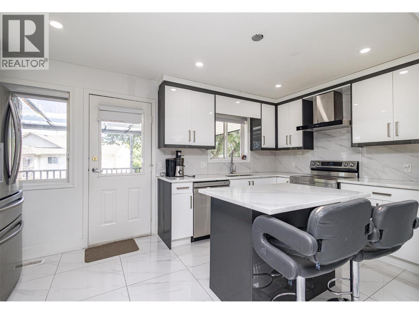  470 Wallace Road, Kelowna