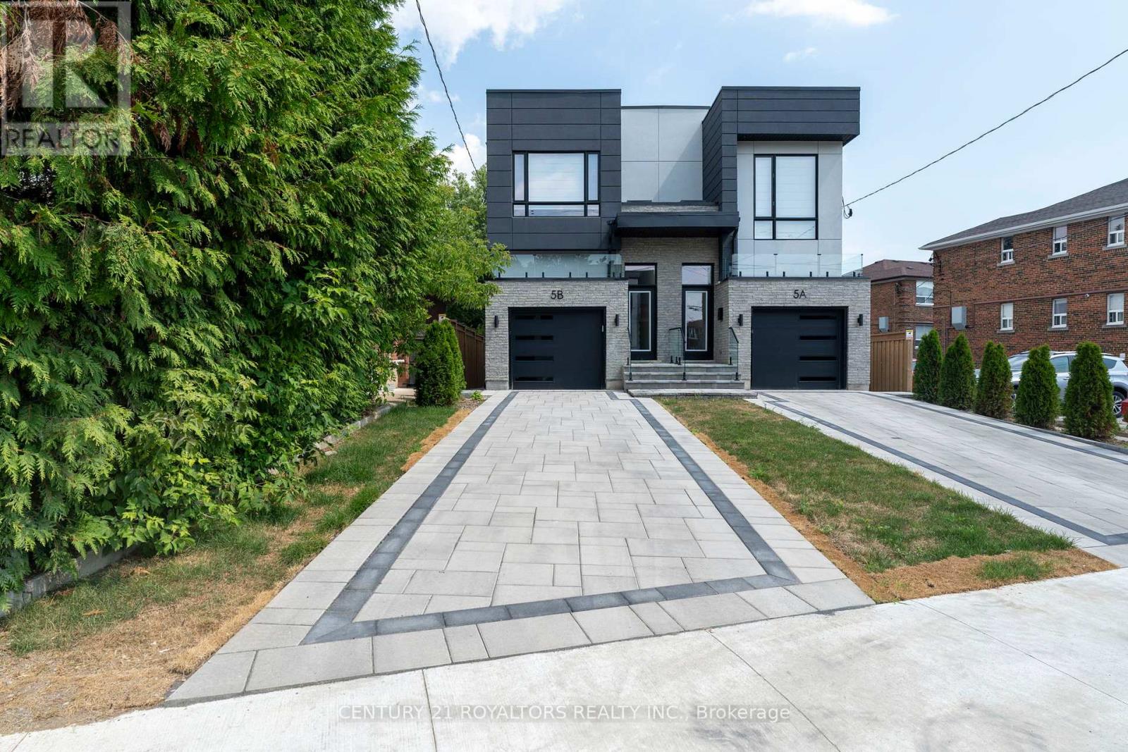 Photo 1 of 5 B Pine Avenue N, Mississauga ON