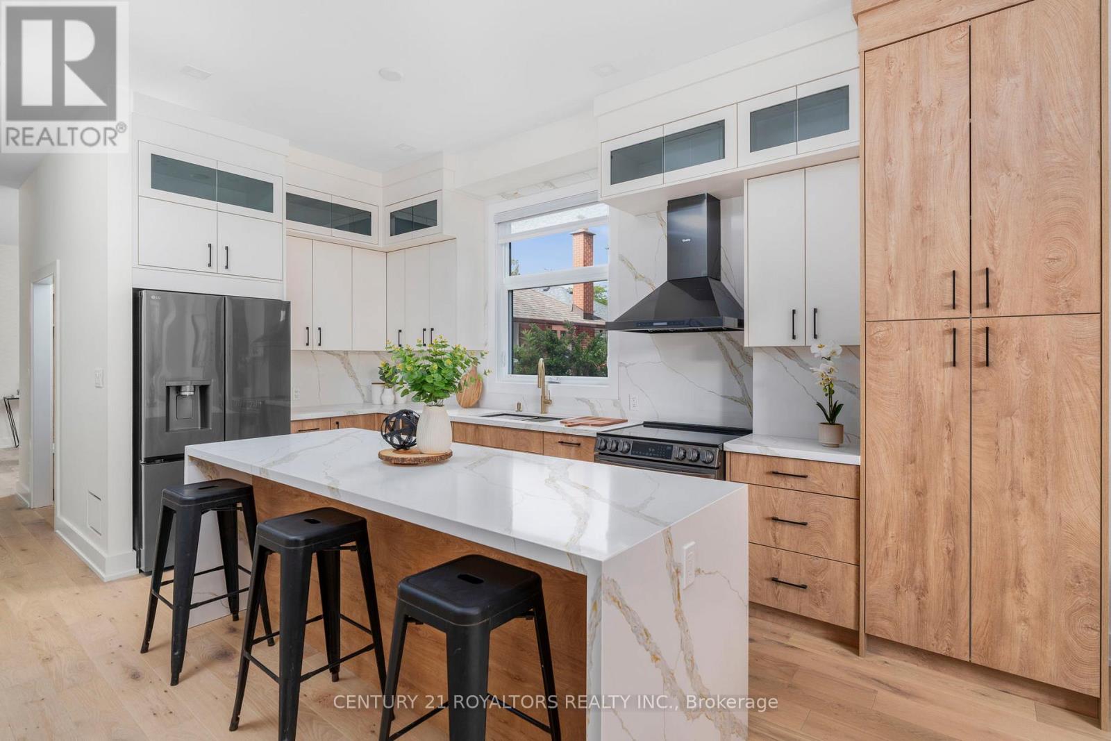 Photo 10 of 5 B Pine Avenue N, Mississauga ON