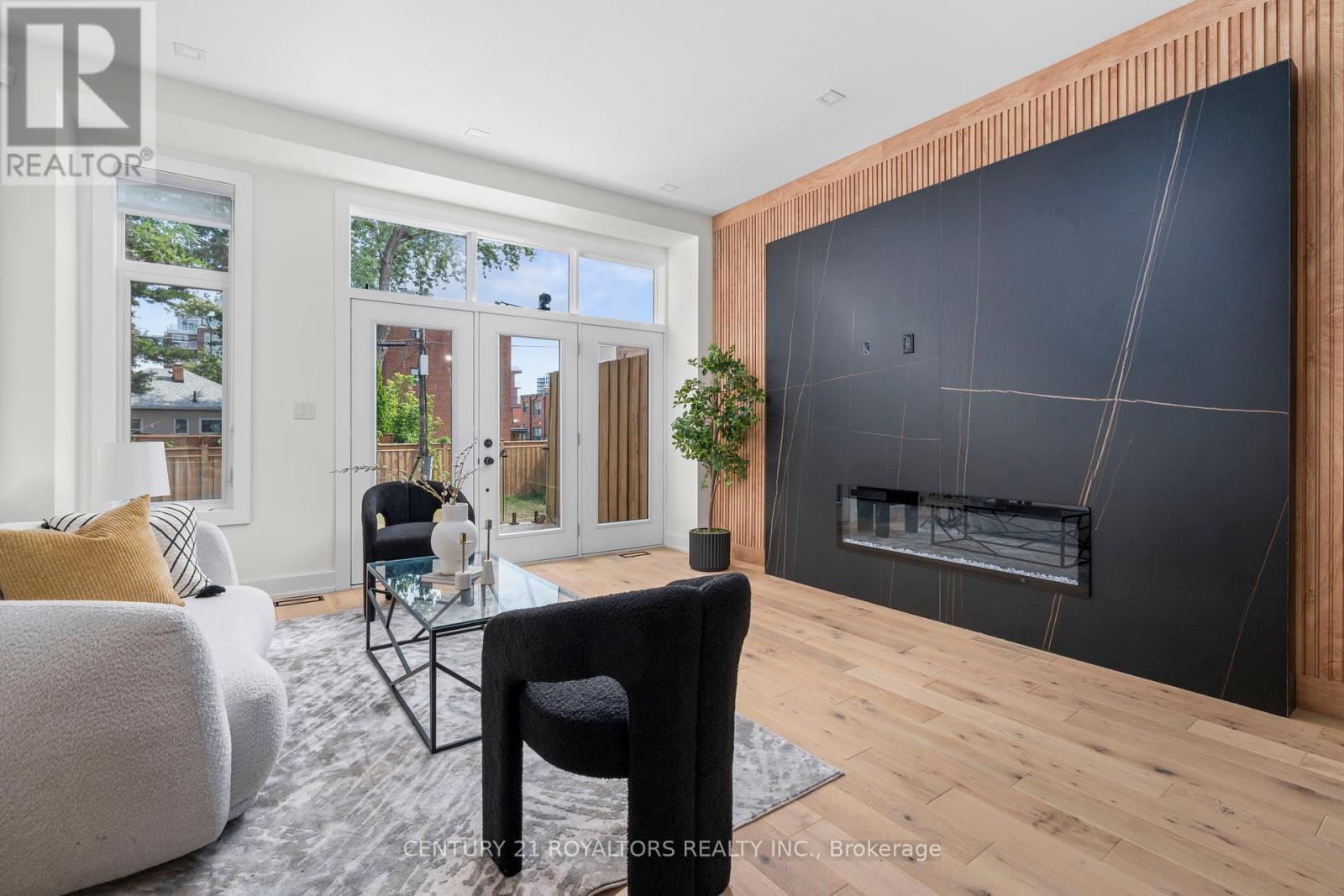 Photo 13 of 5 B Pine Avenue N, Mississauga ON