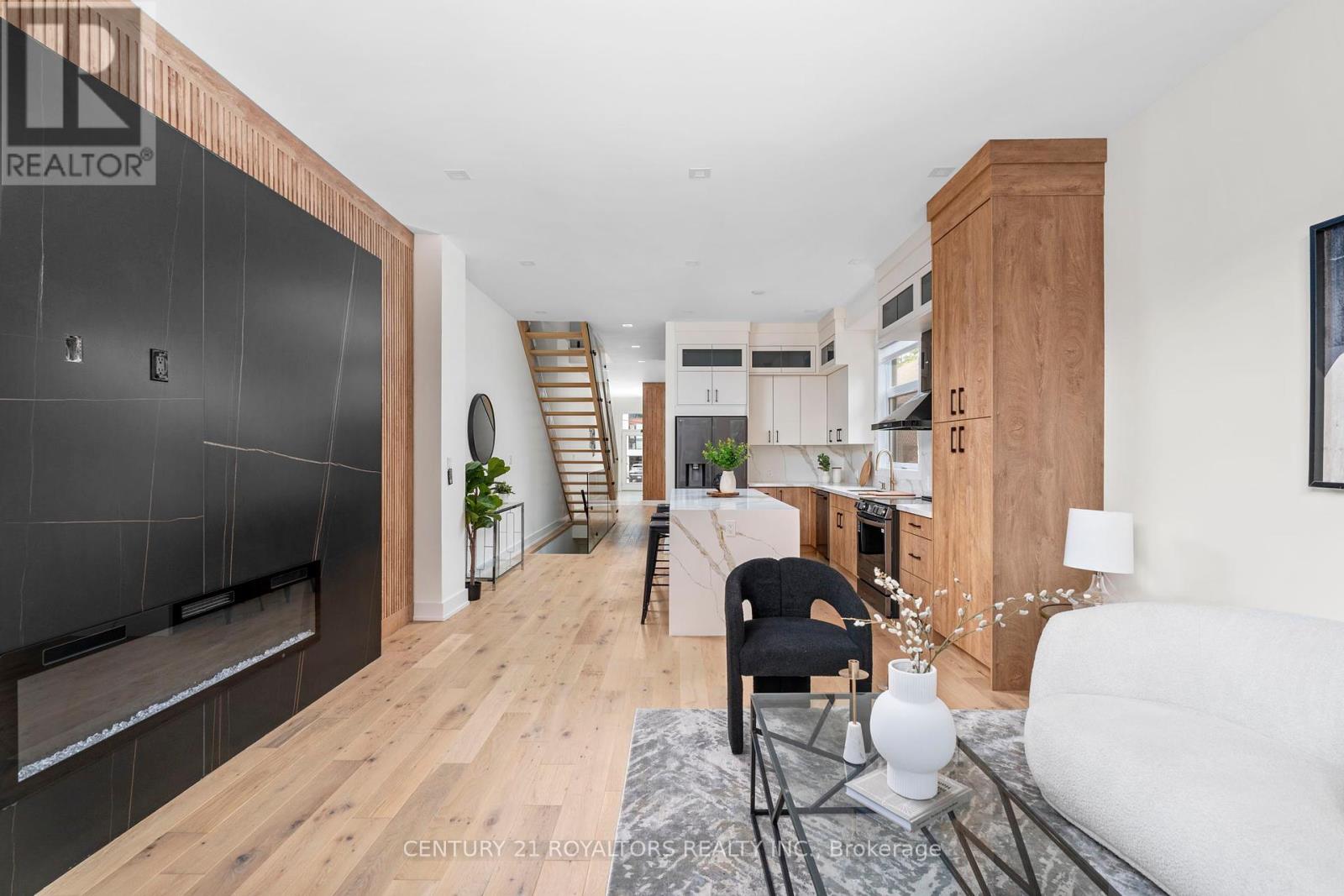 Photo 14 of 5 B Pine Avenue N, Mississauga ON