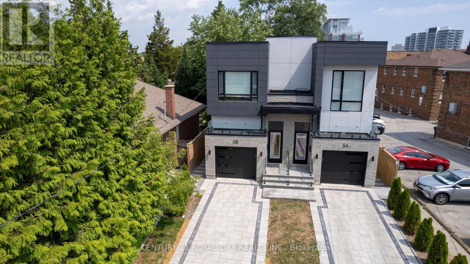 Photo 2 of 5 B Pine Avenue N, Mississauga ON