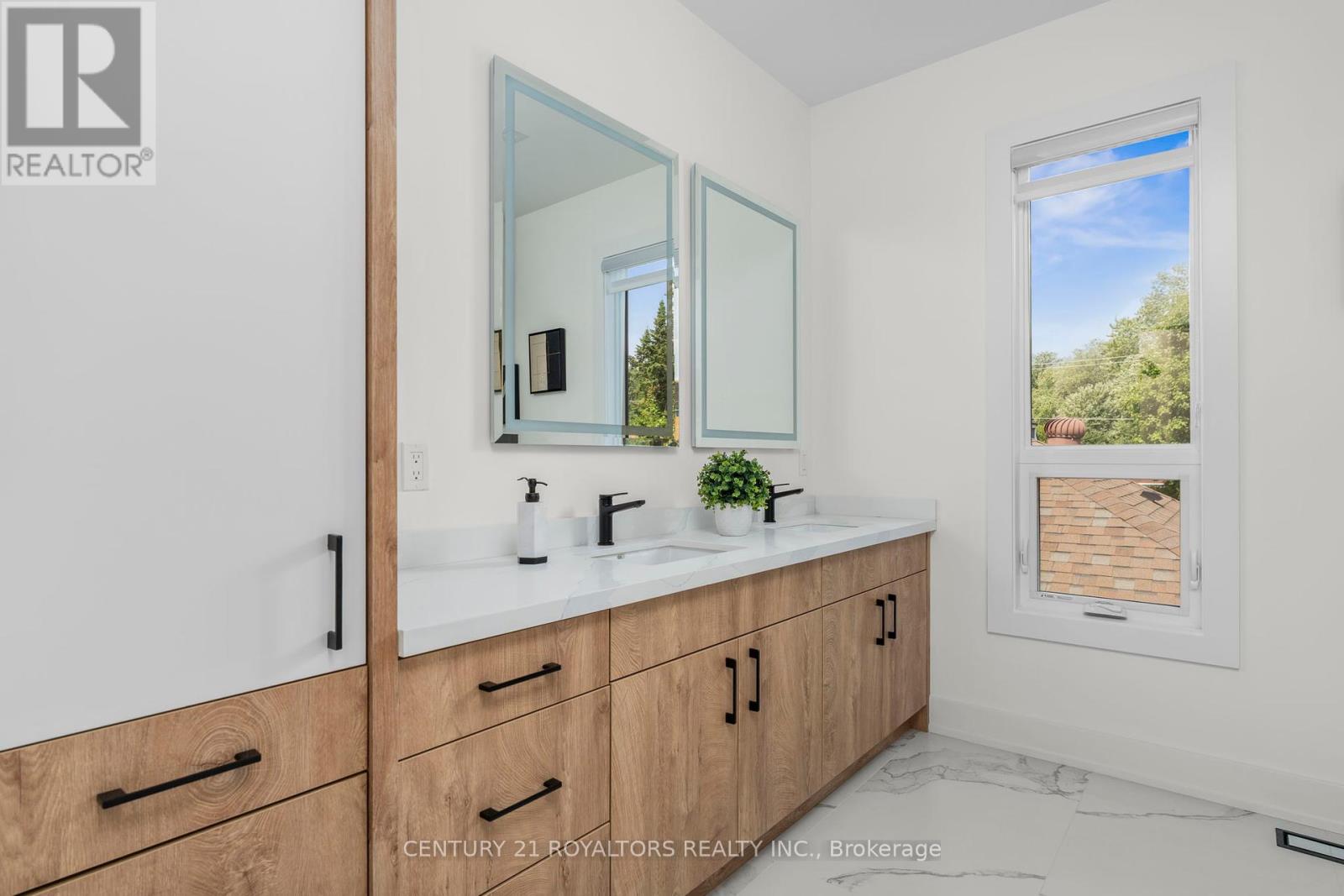Photo 20 of 5 B Pine Avenue N, Mississauga ON
