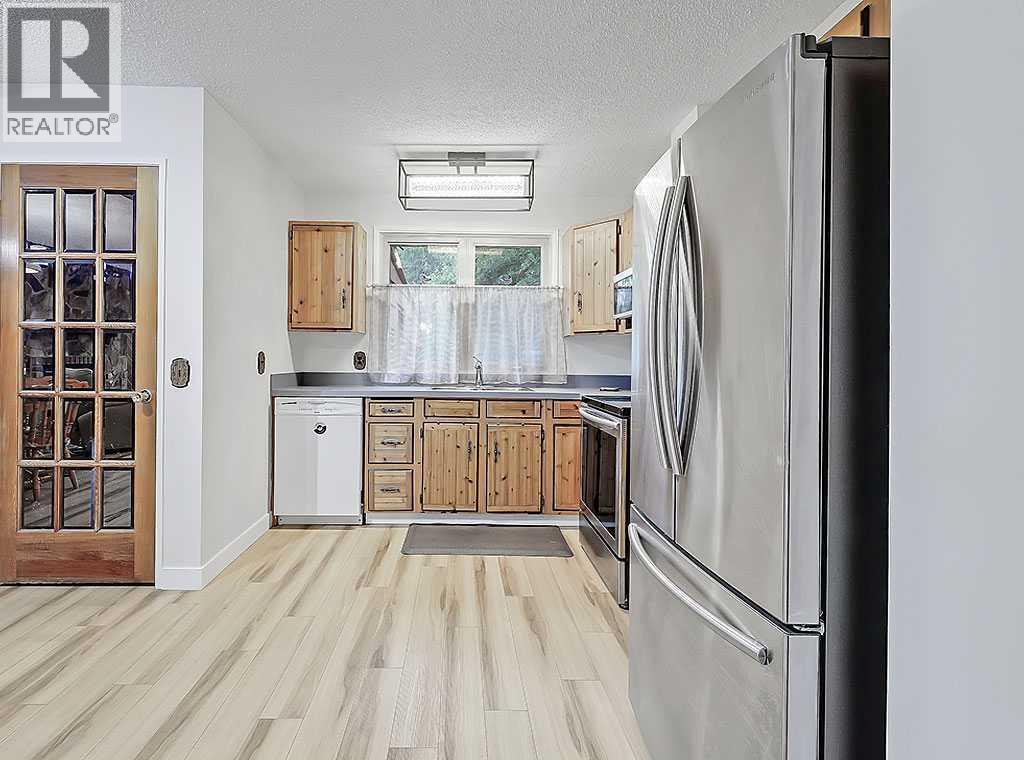 Photo 11 of 335 Lynnover Place Se, Calgary AB