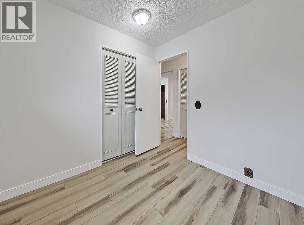 Photo 16 of 335 Lynnover Place Se, Calgary AB