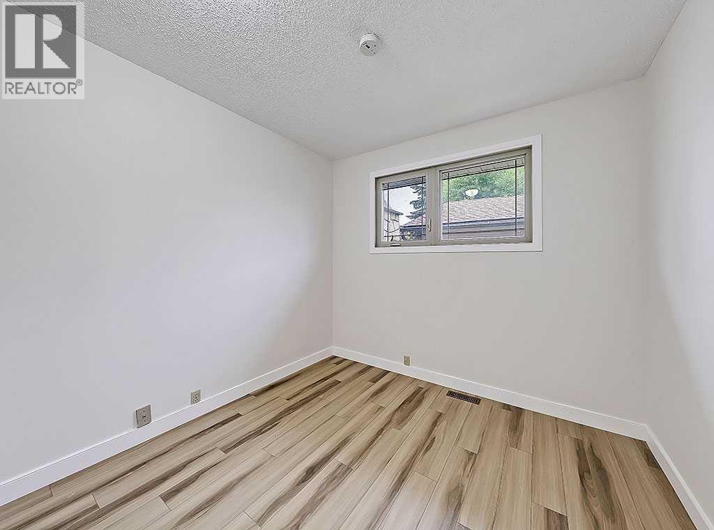 Photo 18 of 335 Lynnover Place Se, Calgary AB
