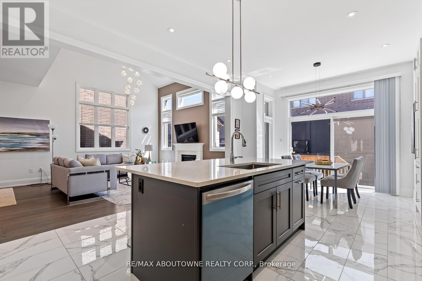 Photo 1 of 1467 Everest Crescent, Oakville ON