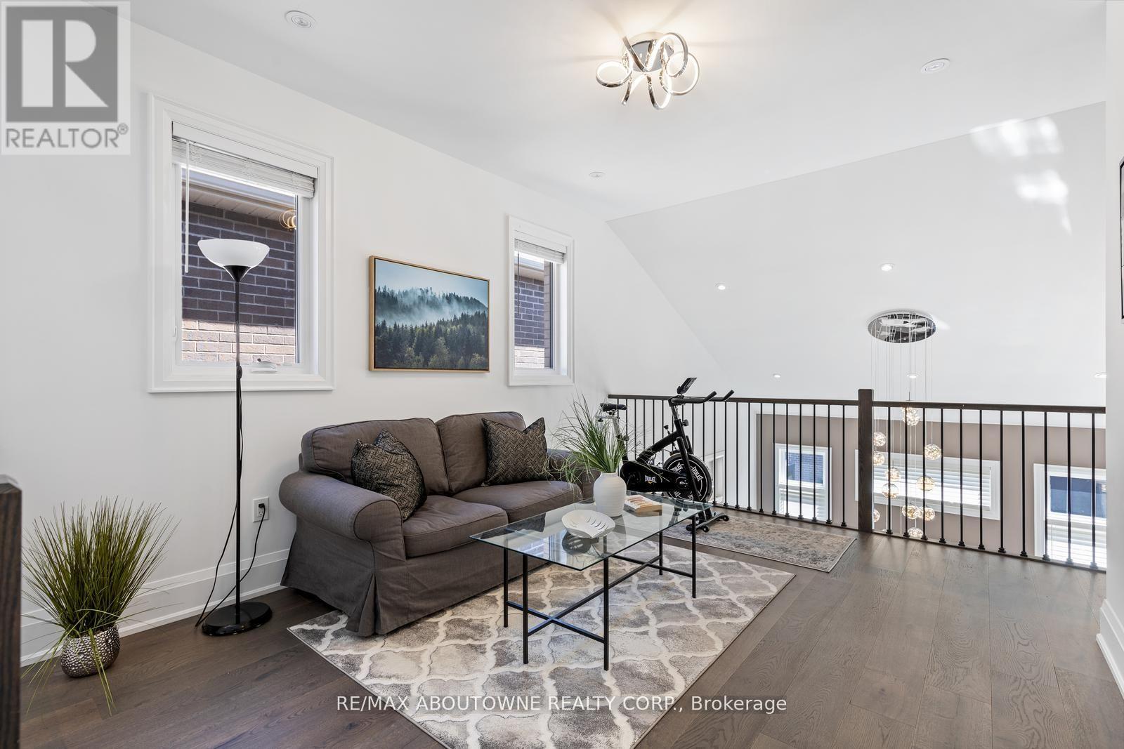 Photo 5 of 1467 Everest Crescent, Oakville ON