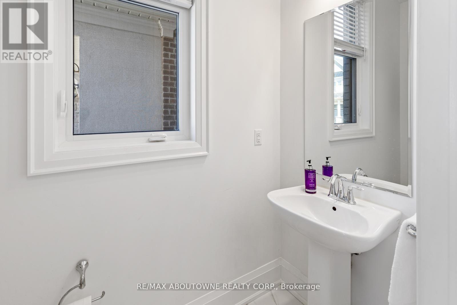 Photo 33 of 1467 Everest Crescent, Oakville ON