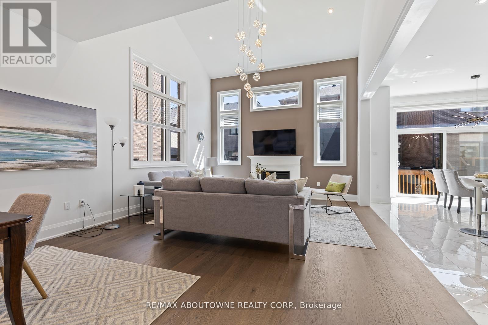 Photo 9 of 1467 Everest Crescent, Oakville ON