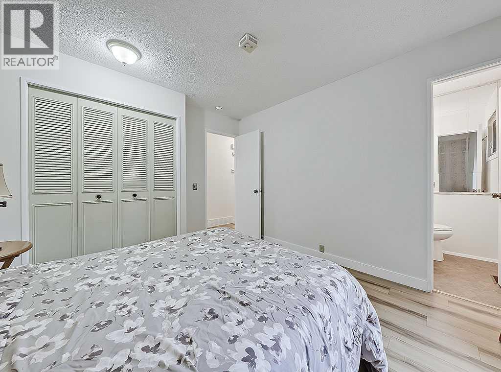Photo 13 of 335 Lynnover Place Se, Calgary AB