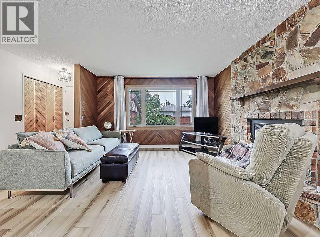 Photo 4 of 335 Lynnover Place Se, Calgary AB