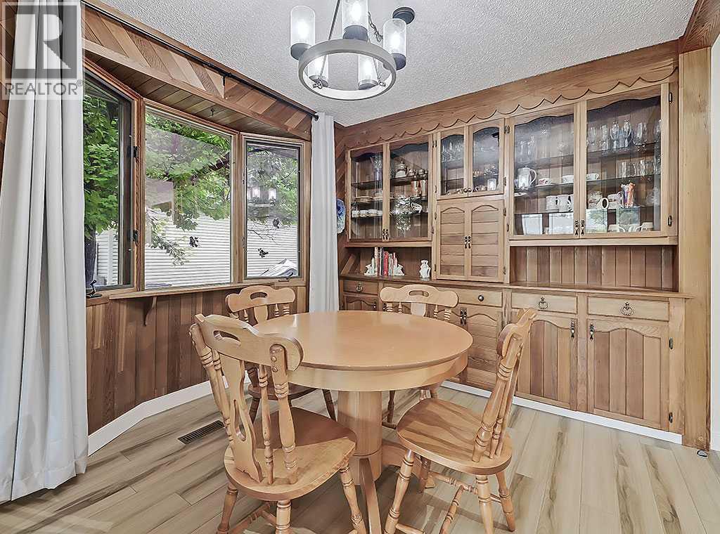 335 Lynnover Place SE, Calgary, Alberta