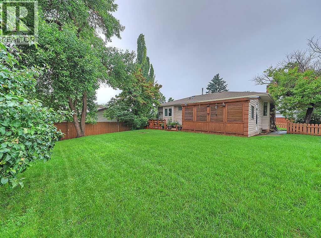 335 Lynnover Place SE, Calgary, Alberta