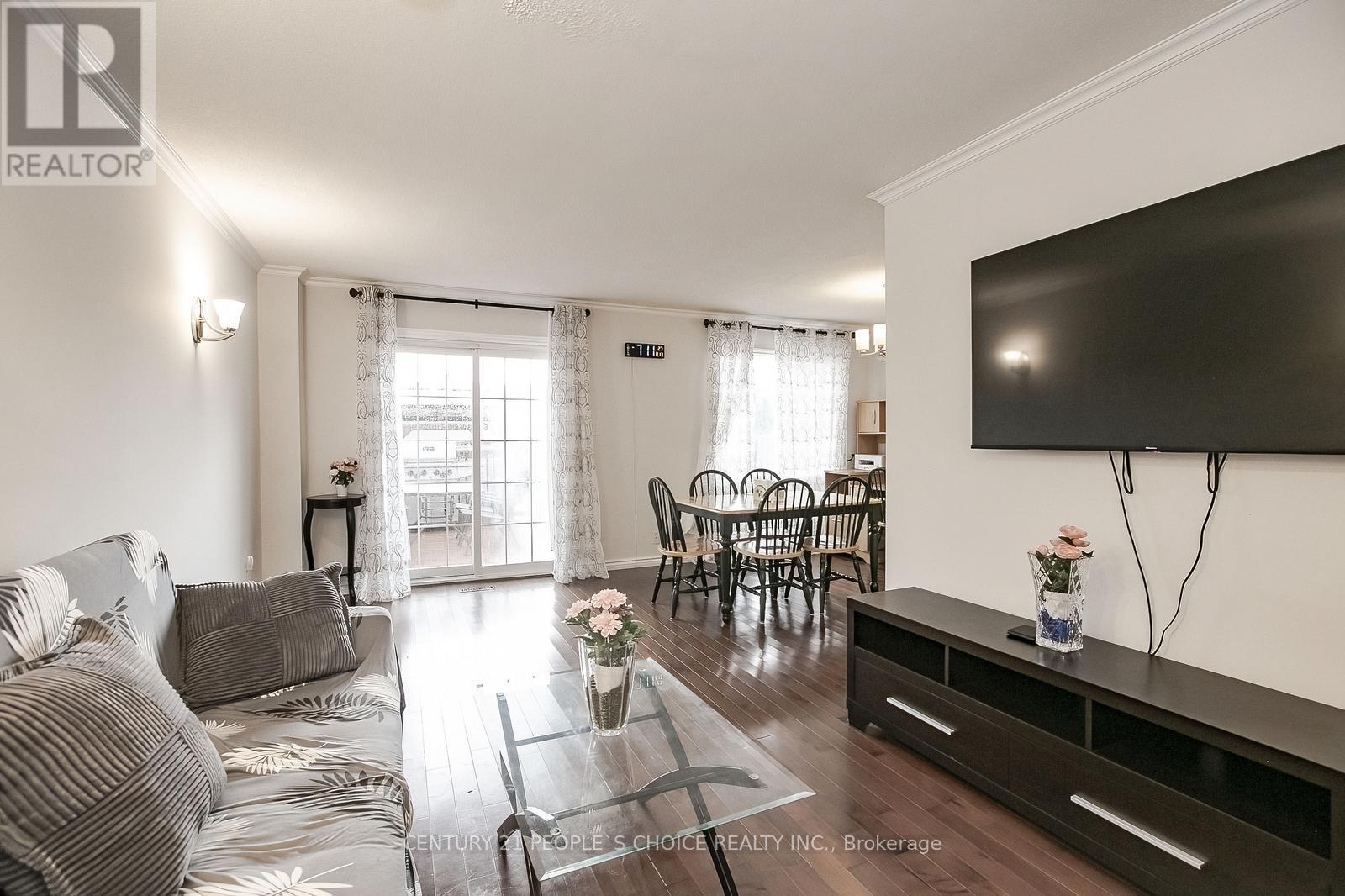 Photo 10 of 240 Simmons Boulevard, Brampton ON