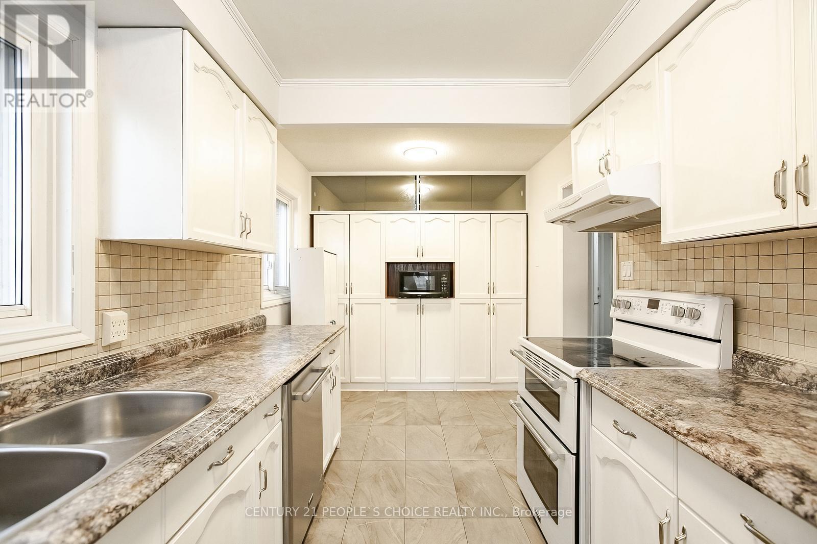 Photo 13 of 240 Simmons Boulevard, Brampton ON
