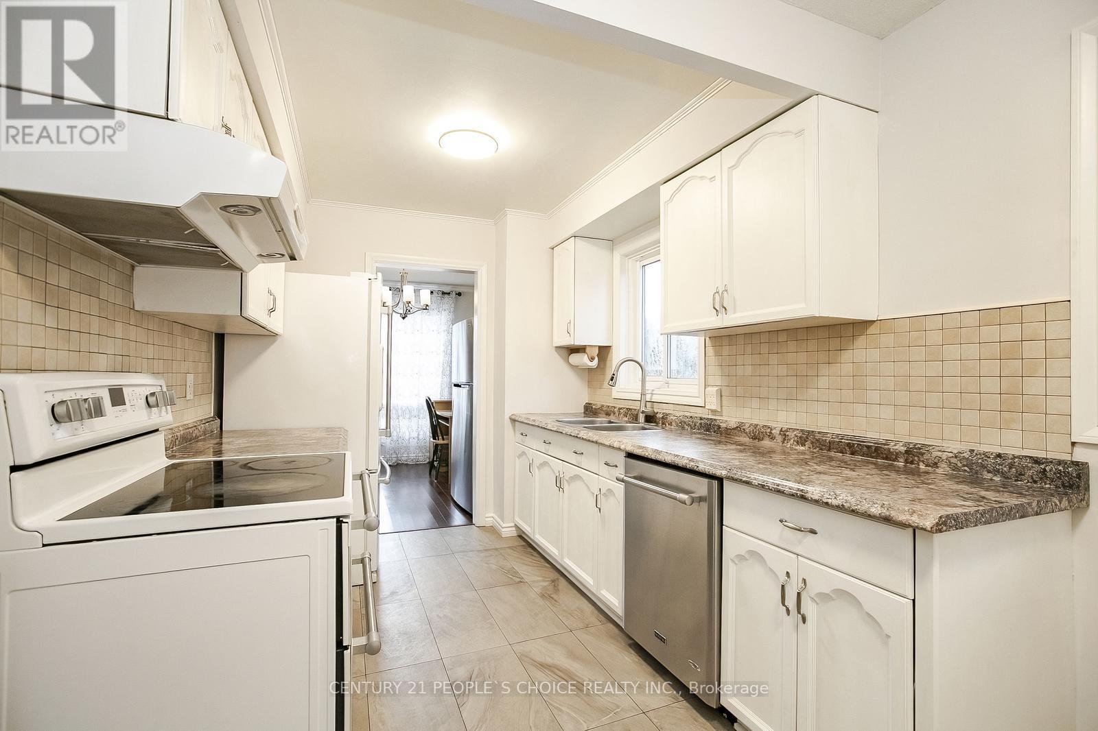 Photo 14 of 240 Simmons Boulevard, Brampton ON