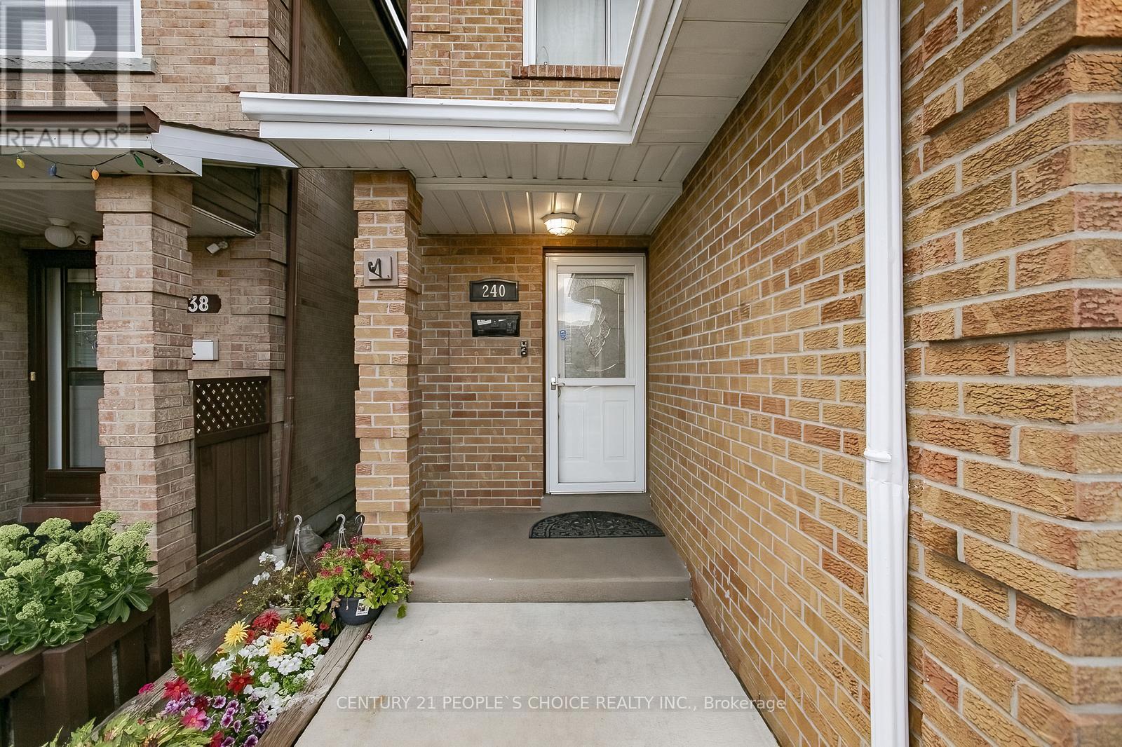 Photo 2 of 240 Simmons Boulevard, Brampton ON