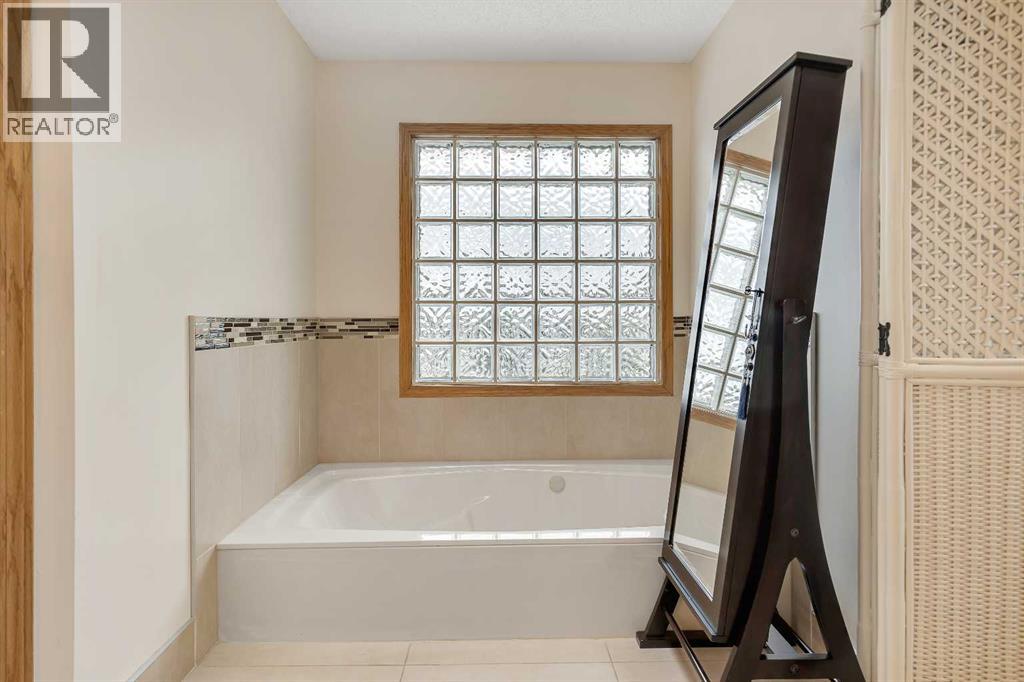 Single Family House for Sale in  Hawkville Close NW Hawkwood Calgary 