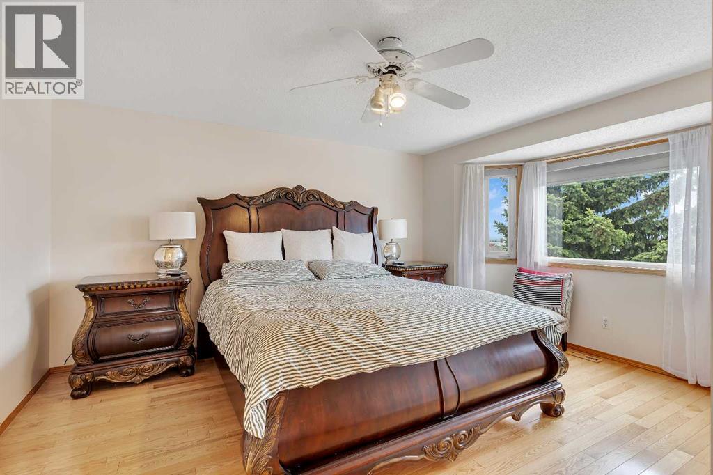 Single Family House for Sale in  Hawkville Close NW Hawkwood Calgary 