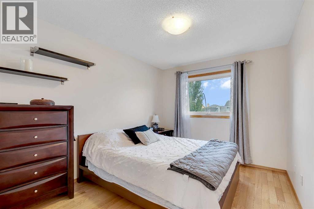 Single Family House for Sale in  Hawkville Close NW Hawkwood Calgary 